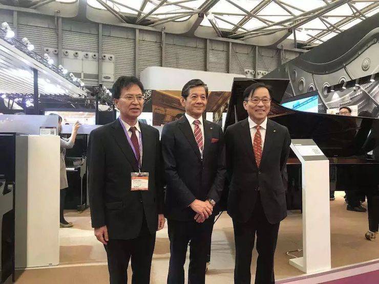 日博集团公司领导合影