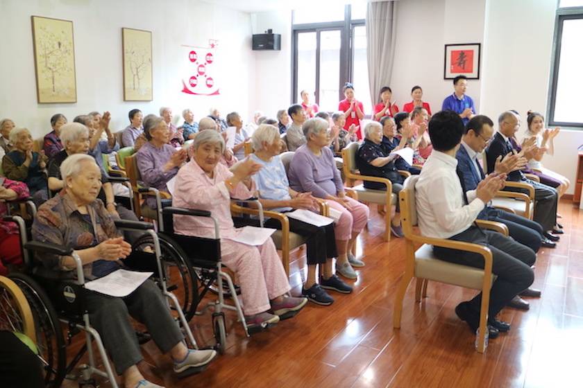 日博集团乐器爱心捐赠行动——将琴声带进和养临汾养护院