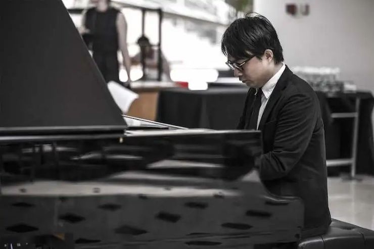 宋思衡的“宅抗疫” | 挑战主播、筹集口罩、闭关作曲，这位取消了20场演出的钢琴家原来这么忙！