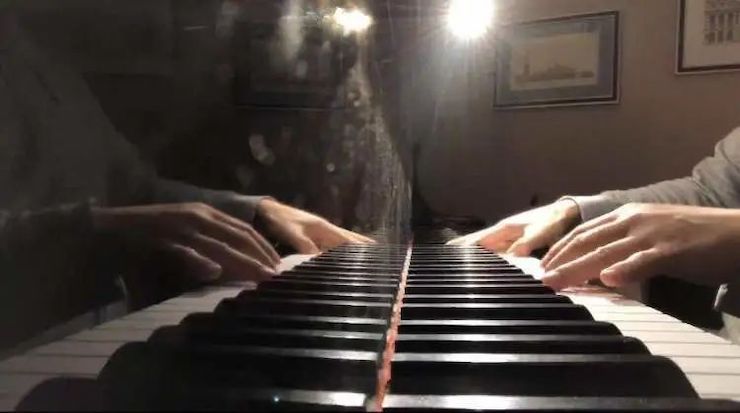 宋思衡的“宅抗疫” | 挑战主播、筹集口罩、闭关作曲，这位取消了20场演出的钢琴家原来这么忙！
